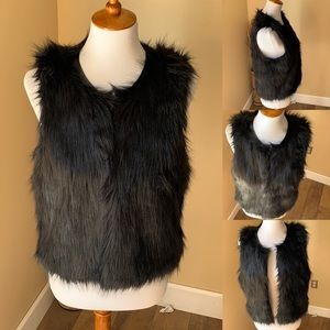 MOSSIMO Faux fur vest. S